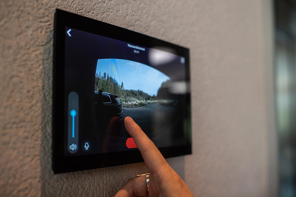 Valvontakamerat kotiin -videovalvonnan avulla turvaat kotia.